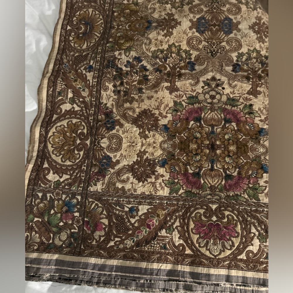 Elegant Floral Tapestry with Rich Patterns